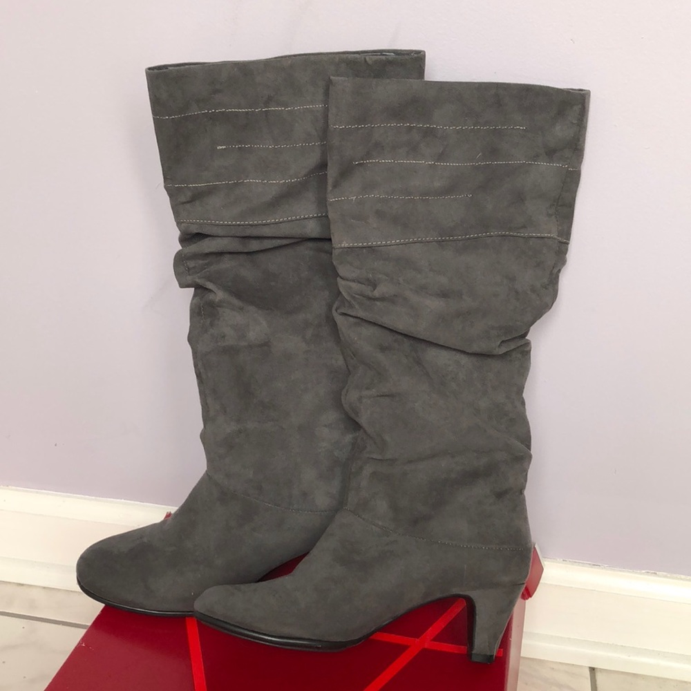 Aerosoles Running Play boots in gray